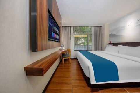 Wenxing Hotel (Guangzhou Baiyun Mountain Plum Garden Metro Station)