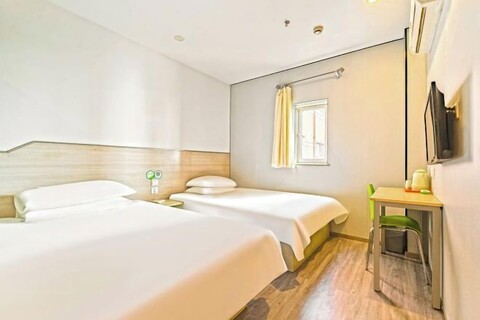 99 Inn Preferred Hotel (Shanghai Wulian Road Subway Station)