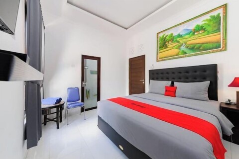 RedDoorz @ Lotus House Seminyak