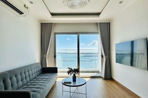 Cozy Homestay 2 BR sea view 29th flr Halong center.