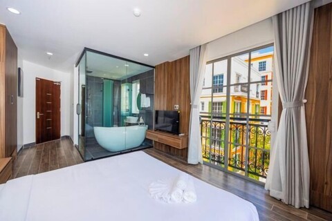 Merci Sunset Town Phu Quoc