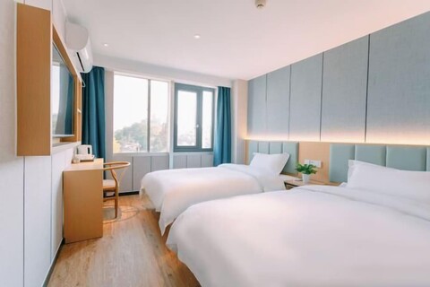 Qingmu Hotel (Nanjing Railway Station Central Gate)