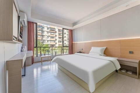 Huimei Hotel (Guangzhou Zhujiang New Town Yuancun Subway Station)