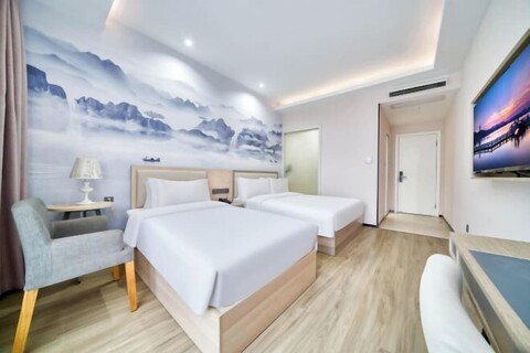 Hangzhou Luming Linshe Hotel (Qingchun Square Subway Station)