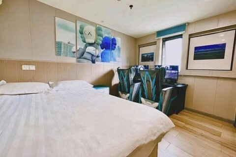 Yunhai Electric Sports Hotel (Yan'an West Road Subway Station)