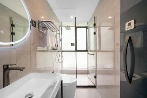 GreenTree Inn Express (Shanghai City God's Temple BundYu Garden subway station shop)