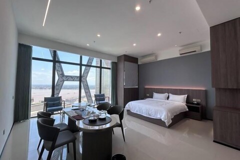 Golden Bridge Business Hotel