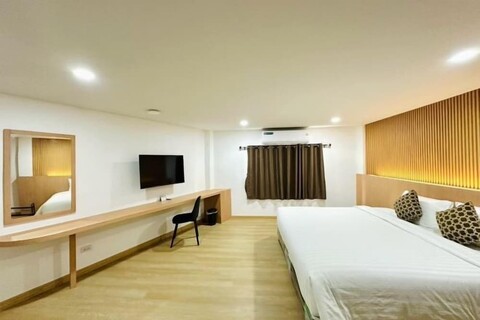 The Cozy77 – No Parking