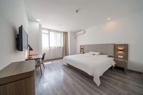 Geli Hotel (Shanghai Kangqiao Subway Station store, New International Expo Center )