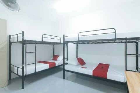 RedDoorz @ Qhouzz near PUP