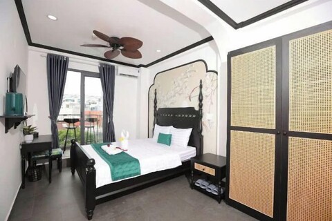 Phu Gia Hotel 228 Le Van Luong