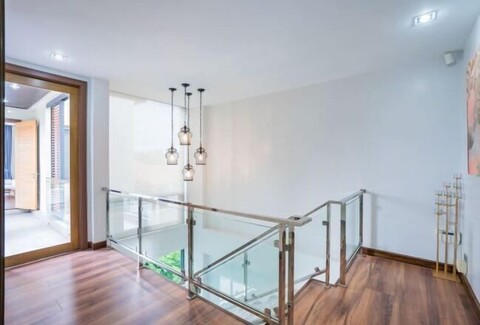 Hollywood Pool Villa Pattaya walking street 2km