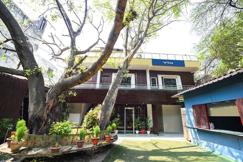 팹호텔 언더 브리지