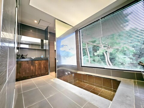 유알 스위트 풀빌라