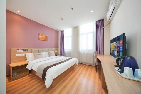 Ward Aladdin Hotel (Changjiang East Road Huangdao Golden Beach Branch)