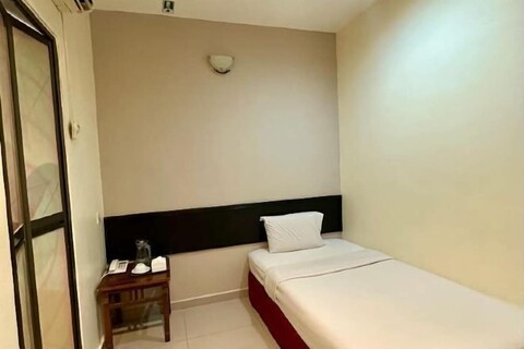 Grand Far East Hotel