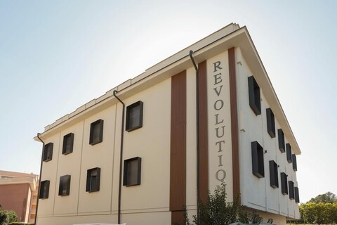 레볼루션 호텔