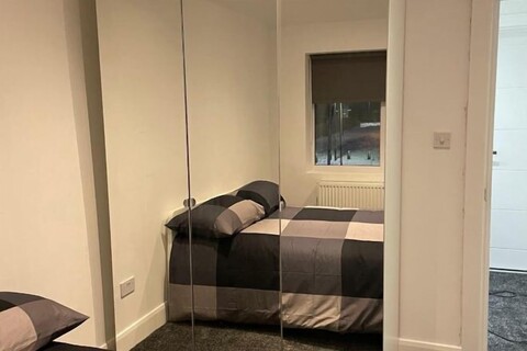 Greenwich Oasis Near o2 arena with Spacious Charm