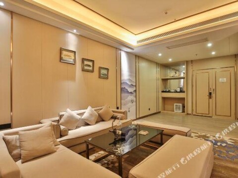 Phoenix Hotel (Foshan Jinshazhou Jinyu Tiandi Branch)
