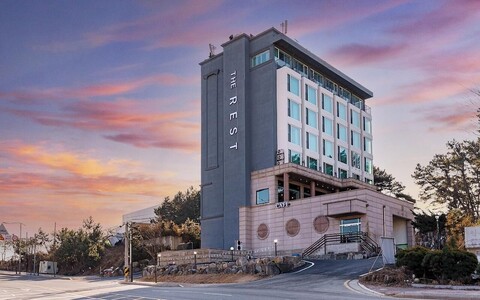 더 레스트 호텔