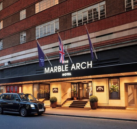 더 마블 아치 호텔, 바이 시슬