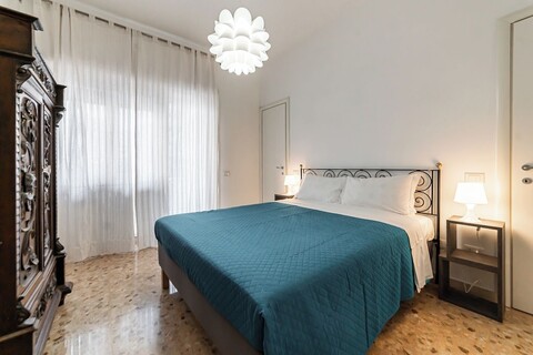 리비아스 바티칸 하우스, 메트로 아우렐리아