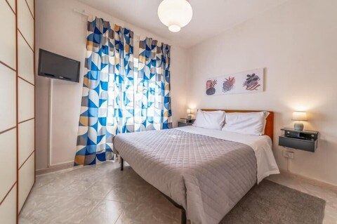 루이사 플랫, 메트로 바실리카 산 파올로