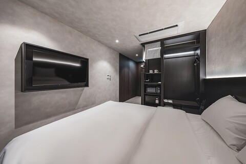 고유 인 앤 홈즈