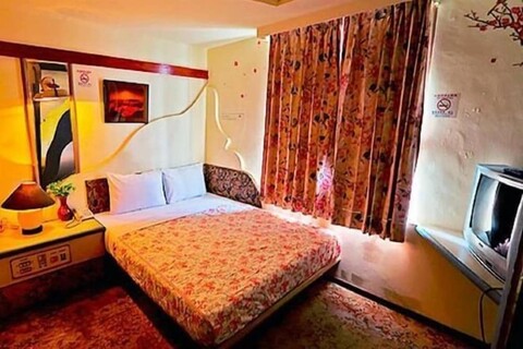 Broadway Hotel