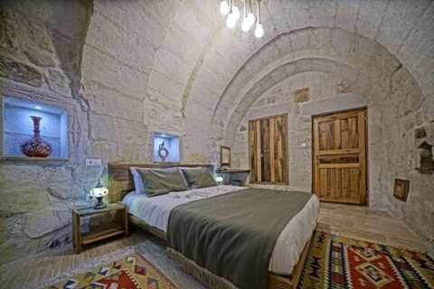 Vigneron Cave Hotel