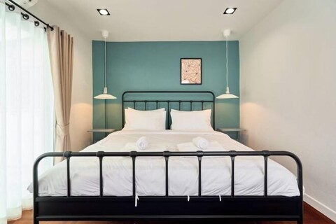 Emily Home-Charming 3BR in Old Town, Steps from Wat Phra Singh & Walking Street by Beginning With