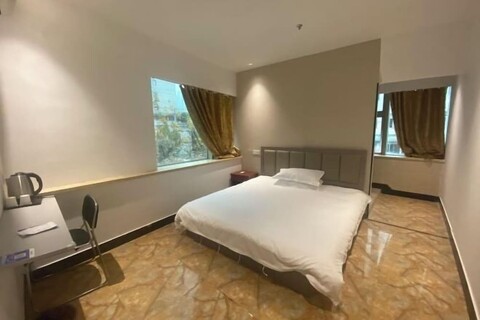 Yijia Business Hotel