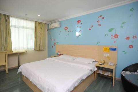 Yuekai Hostel