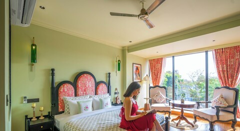 조 셀렉션스 자이푸르 바이 조스텔