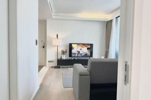 Circle Sukhumvit 11 (Room 85)