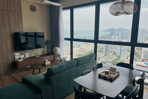 Urban Suites Jelutong 3BR Apartment with Infinity Pool · Near George Town · 18min to Airport
