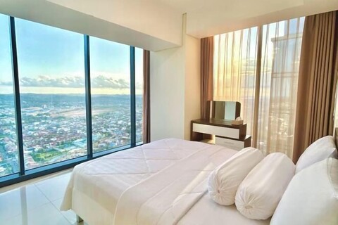 53rd Floor, 2 Br, Netflix, Apt with View by Sky