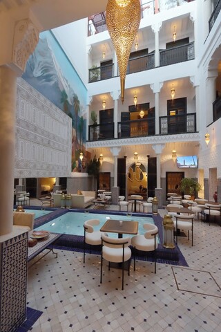 리아드 아틀라스 메즈바르