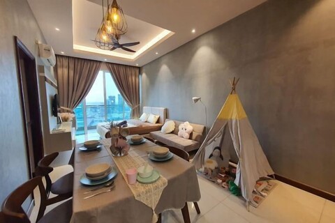 Paragon Suites @ CIQ L26 By UCome Homestay
