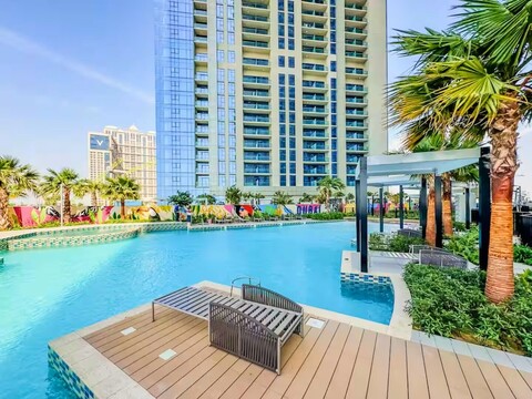 보그, 아이콘 시티 비즈니스 베이, 지하철역 근처