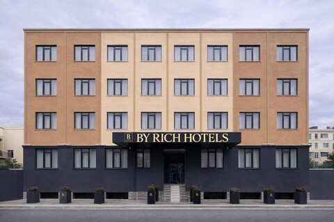 메이즈 바이 리치 호텔