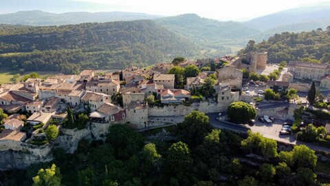 LES REMPARTS - Venasque