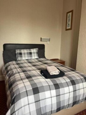 Hylands Hotel Double Room with Shared Bathroom & Free Parking