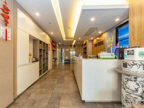 Shanghai Yaya Light Luxury Hotel (Hongkou Football Stadium)