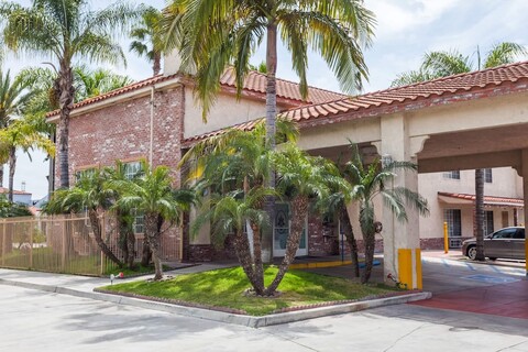 데이즈 인 & 스위트 바이 윈덤 사우스 게이트