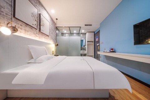 치차오우 호텔, 송자좡 역