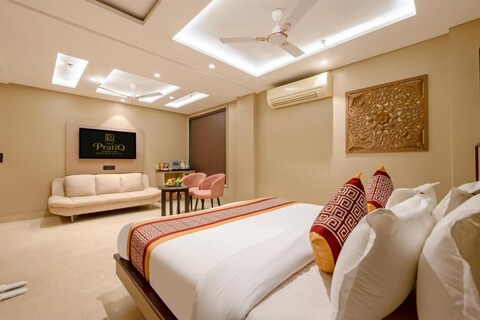 The PratiQ Luxe - Paschim Vihar 