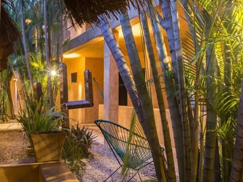 호텔 바리오 라티노