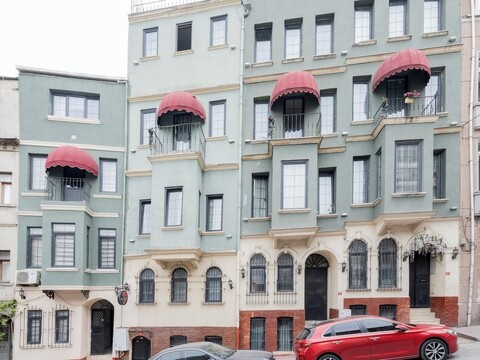 더 레드 텐트 그랜드 스위트