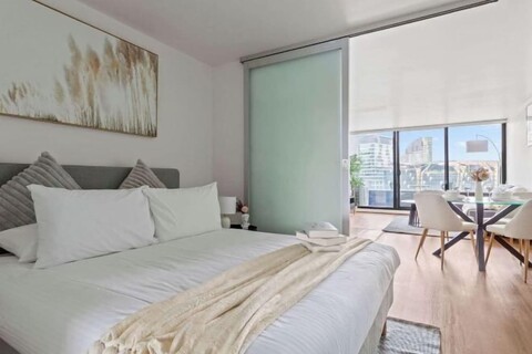 Chic Apartment by Southern Cross, FREE Parking
